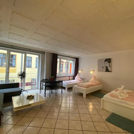 Central Shared Apartment, Friesenplatz Cologne Exterior photo